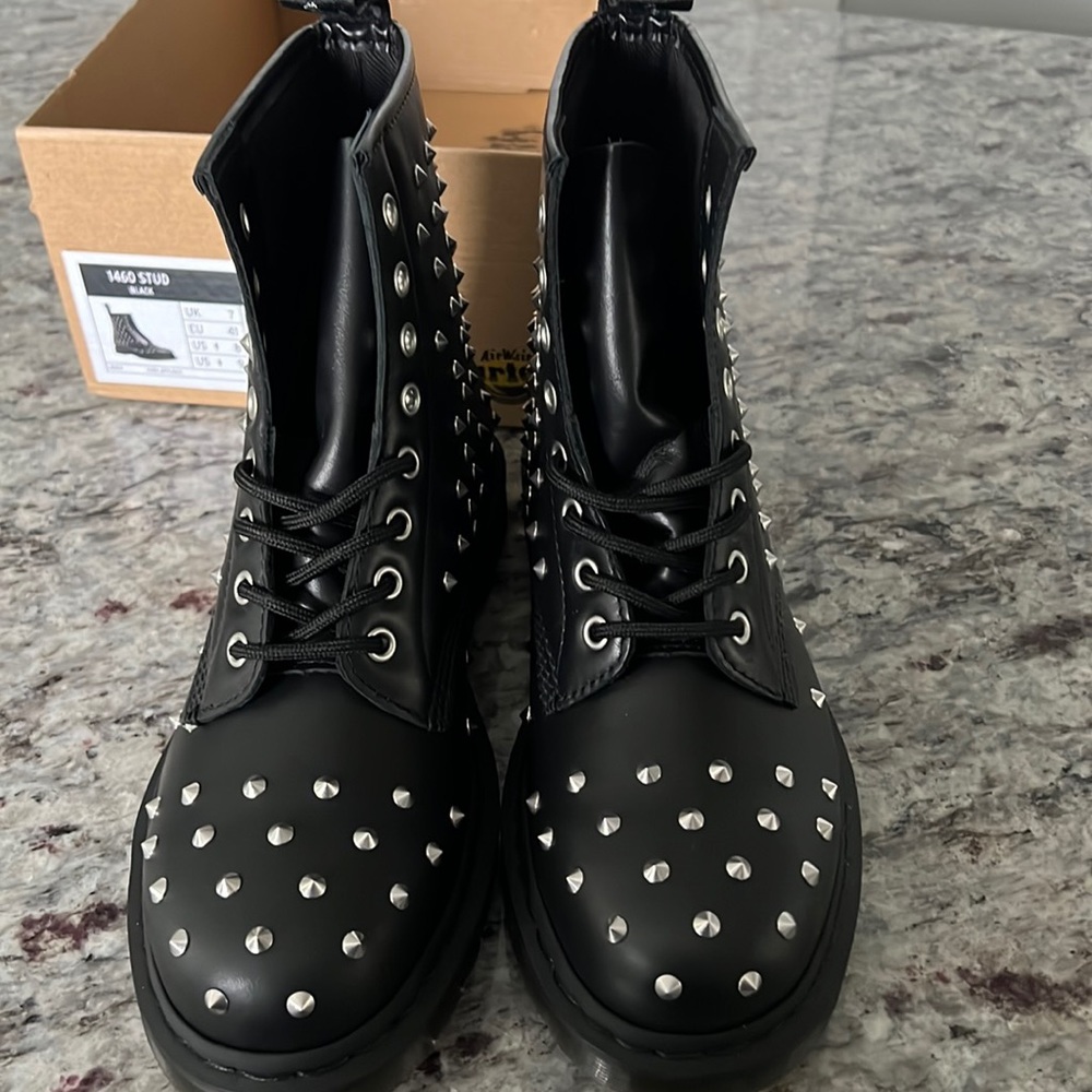 1460 STUD WANAMA LEATHER LACE UP BOOTS